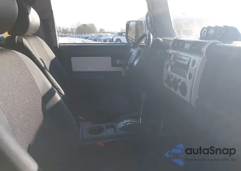 2008 Toyota Fj Cruiser z USA, uszkodzony, nr VIN JTEBU11F58K026210